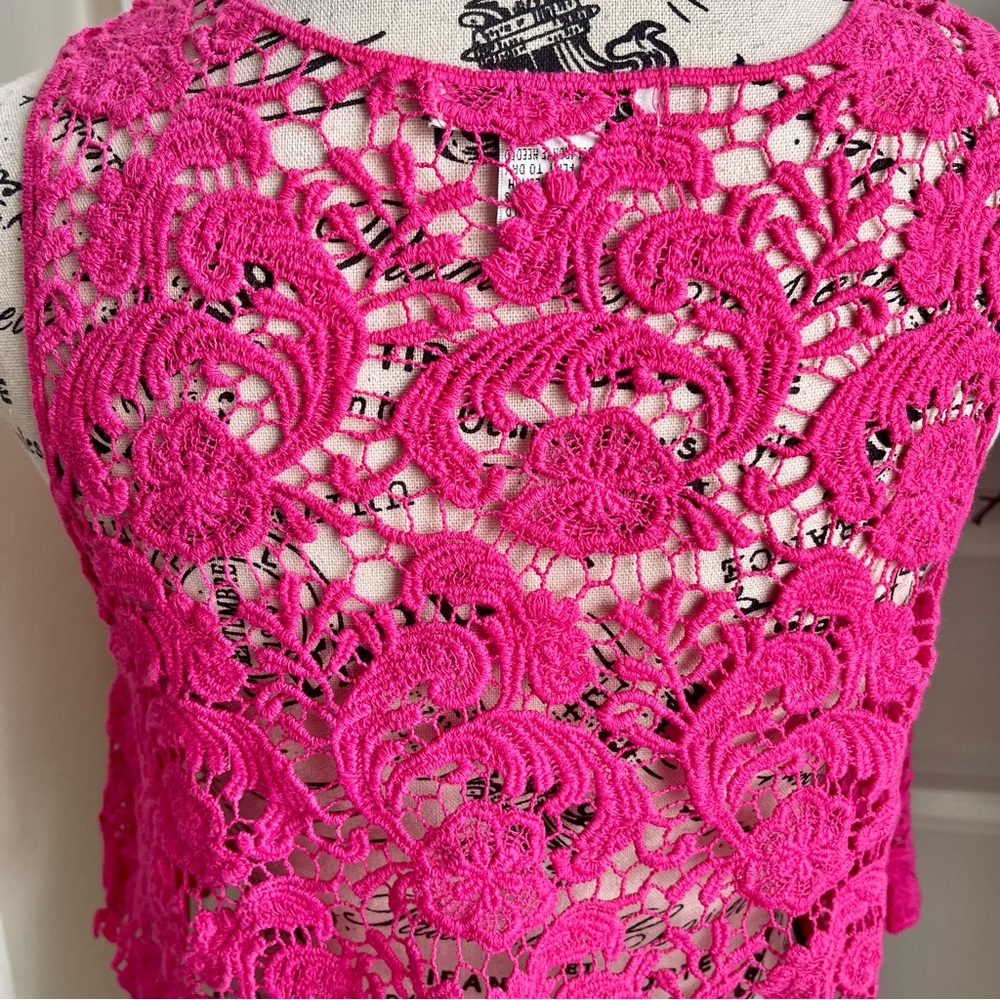 Demanding Sleeveless Crochet Crop Top Pink Sz M - Picture 12 of 15